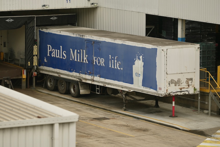The container that attaches to the back of a truck