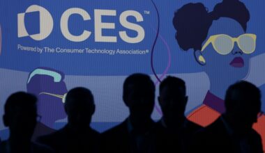AI pendants back in vogue at tech show after early setback