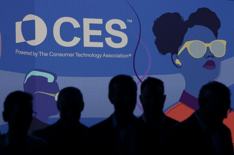 AI pendants back in vogue at tech show after early setback