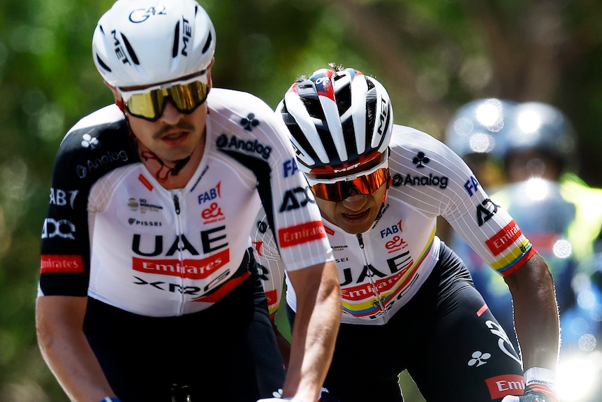 Jay Vine leads Jhonatan Narvaez