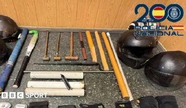 Weapons displayed by National Police in Spain that are alleged to have belonged to violent factions of football supporters