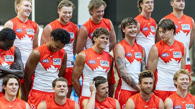 Charlie Curnow with his new teammates at the Swans.