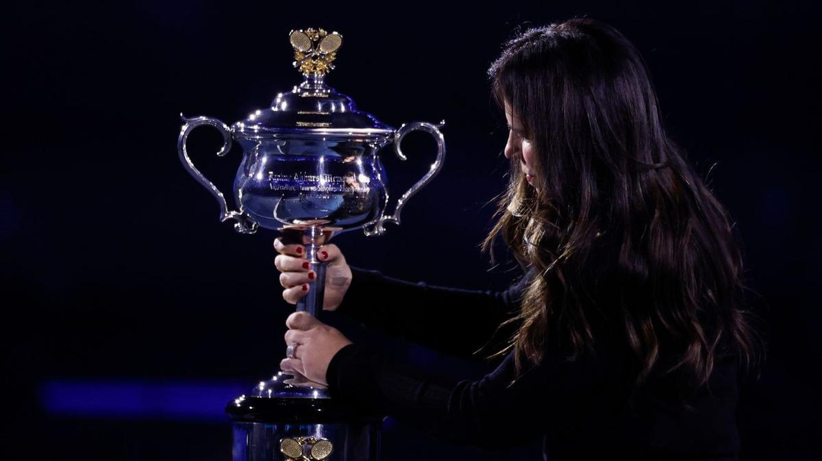 Tennis legend Jennifer Capriati steps out in rare public appearance to present trophy at Australian Open