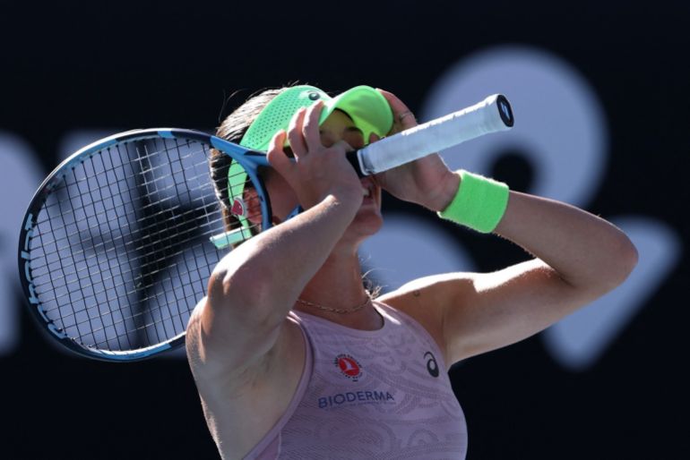 Turkey's Zeynep Sonmez celebrates winning against Russia's Ekaterina Alexandrova during their women's singles match on day one of the Australian Open tennis tournament in Melbourne on January 18, 2026. (Photo by DAVID GRAY / AFP) / -- IMAGE RESTRICTED TO EDITORIAL USE - STRICTLY NO COMMERCIAL USE --