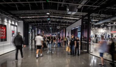 Boxing Day shopping falls 12.4% in 2025, loses title of most popular shopping day