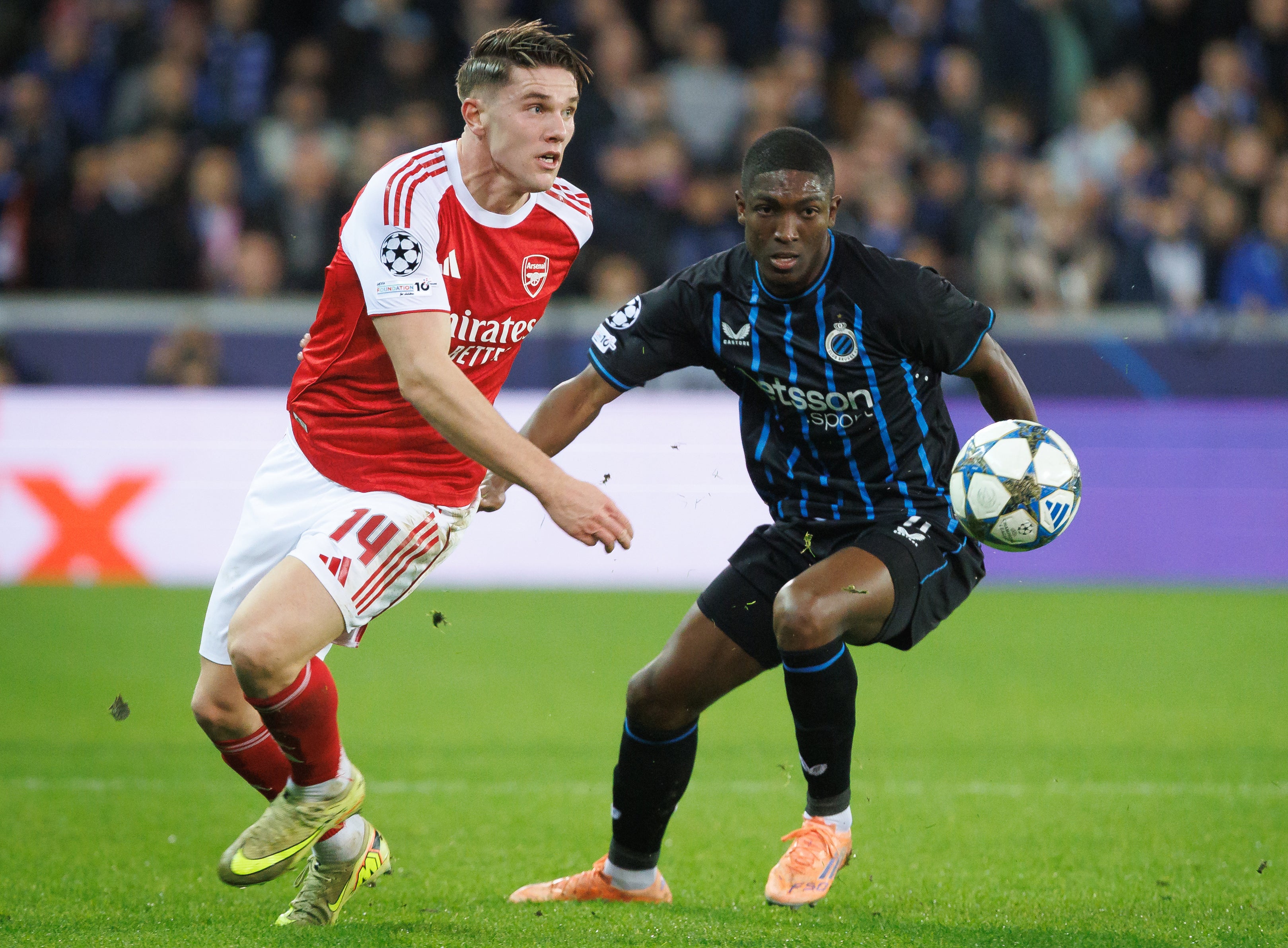 Arsenal's Viktor Gyokeres and Club Brugge's Joel Ordonez battle for the ball