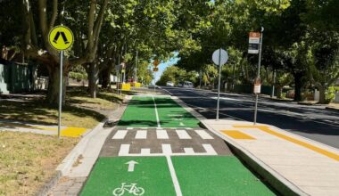New Oakleigh separated cycleway opens