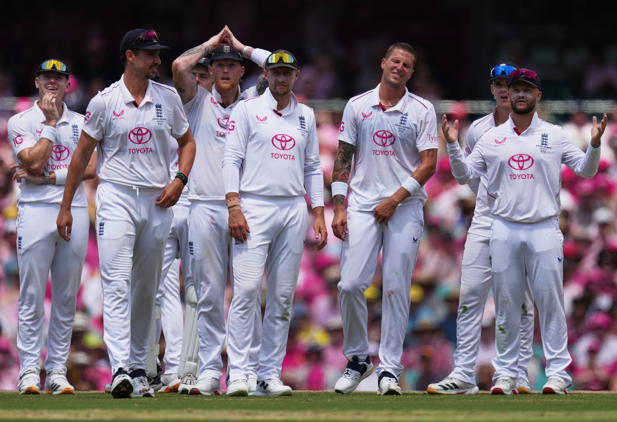 England players react after having a wicket video review denied during play on day three of the fifth and final Ashes cricket test between England and Australia in Sydney, Tuesday, Jan. 6, 2026. (AP Photo/Mark Baker)