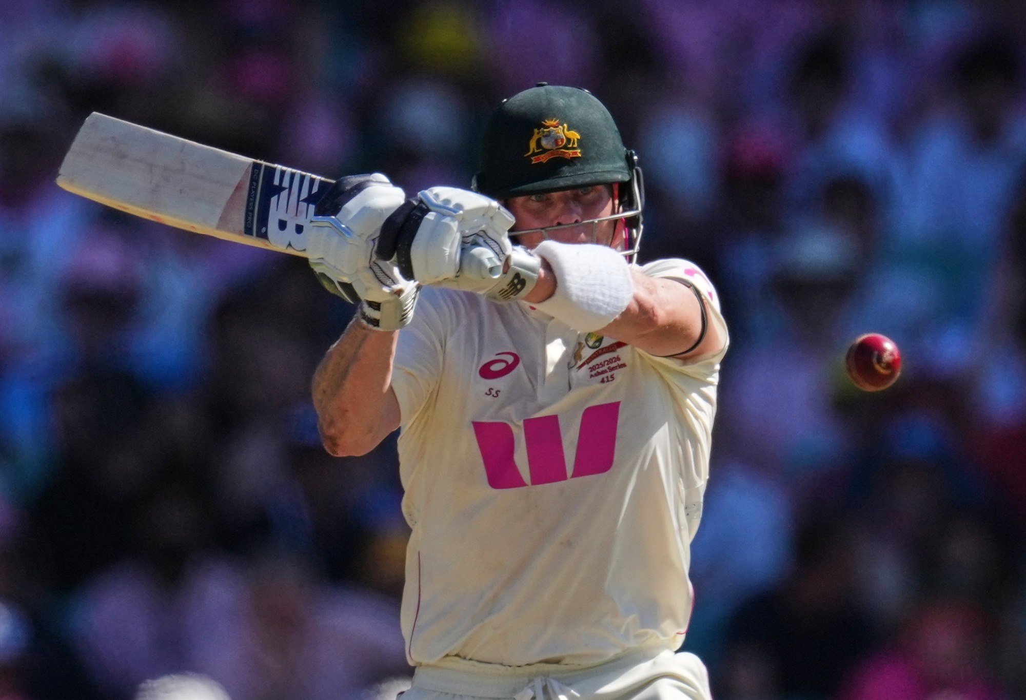 Australia's Steve Smith bats during play on day three of the fifth and final Ashes cricket test between England and Australia in Sydney, Tuesday, Jan. 6, 2026. (AP Photo/Mark Baker)