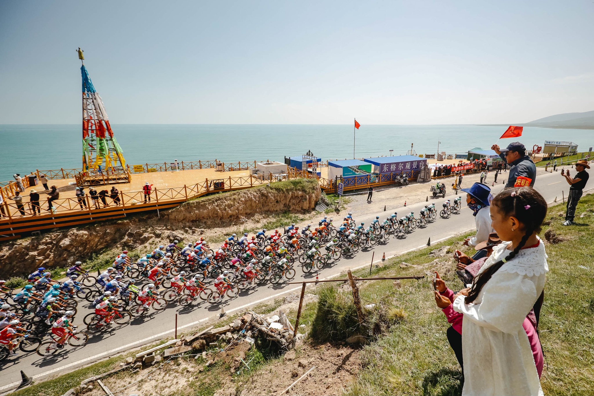 The peloton passes onlooking fans during the 2025 Tour of Magnificent Qinghai