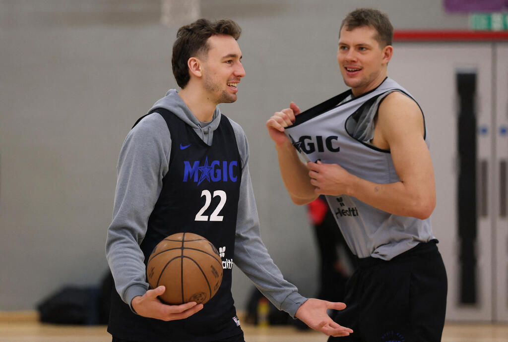 מוריץ (מימין) ופראנץ ואגנר באימון אורלנדו בלונדון