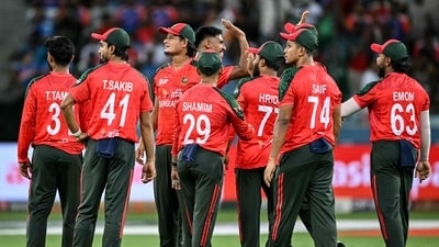 Bangladesh's Mustafizur Rahman (C) celebrates with teammates. (AFP)