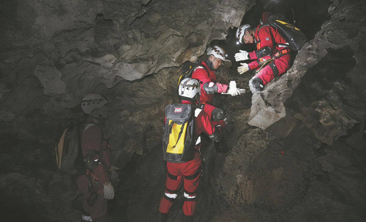 Chinese Astronauts Brave Underground Cave