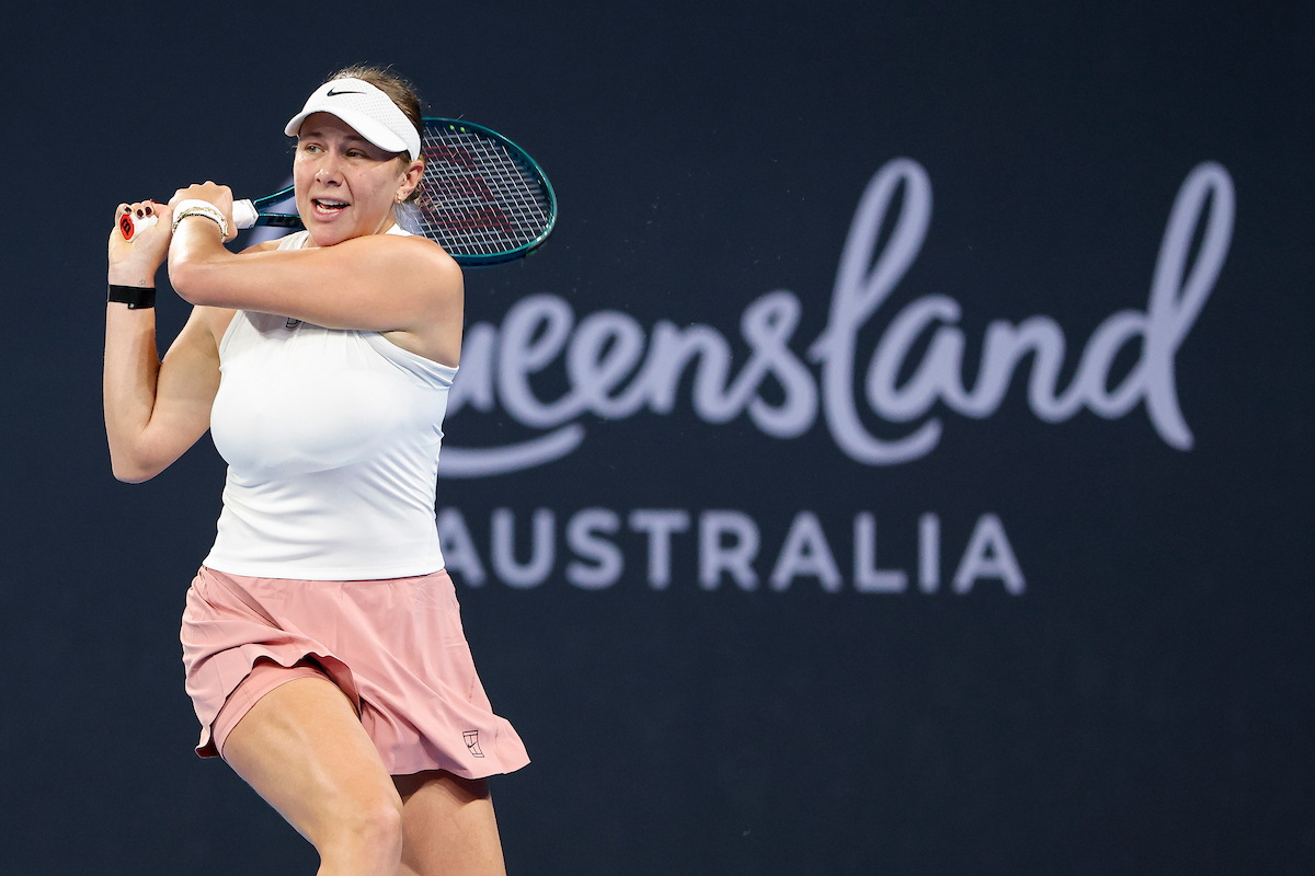 Anisimova takes in Brisbane with Hon