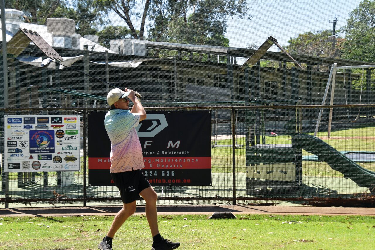 Golfers raise funds for junior rugby union