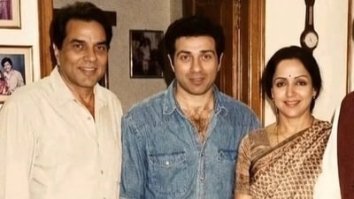Dharmendra with Sunny Deol and Hema Malini