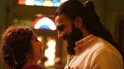 Sara Arjun made her big screen debut in Hindi opposite Ranveer Singh in the film.