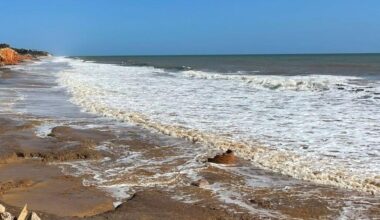 Rise of sea level risking housing in Algarve