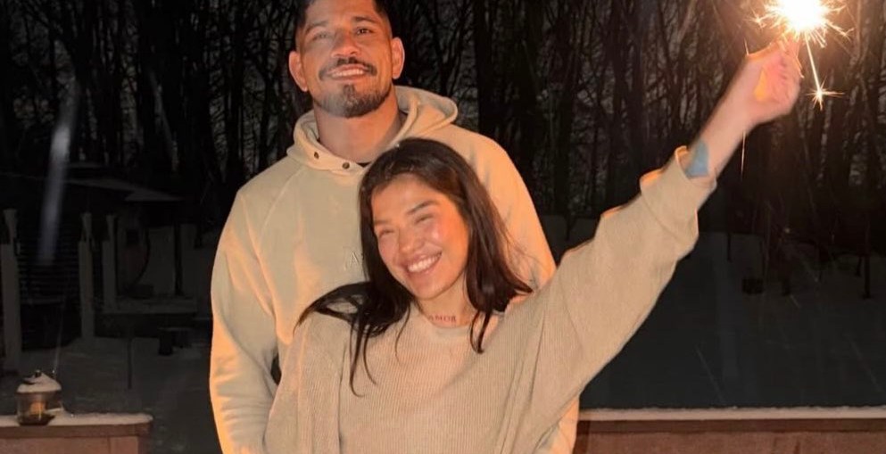 Stop sending Brian Ortega photos of Alex Pereira kissing Tracy Cortez