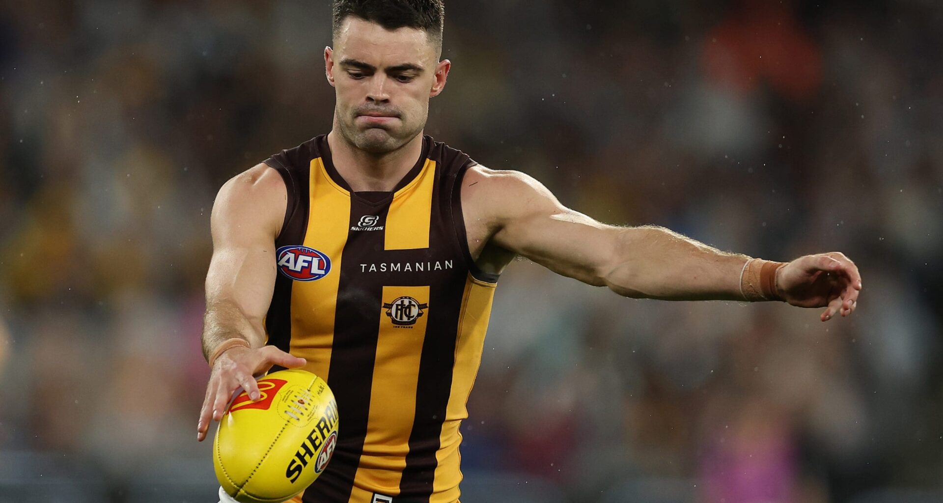 MELBOURNE, AUSTRALIA - MARCH 20: Conor Nash of the Hawks kicks ahead during the round two AFL match between Carlton Blues and Hawthorn Hawks at Melbourne Cricket Ground on March 20, 2025, in Melbourne, Australia. (Photo by Robert Cianflone/Getty Images)