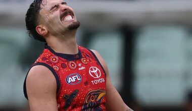 Injury intrigue surrounds Adelaide star - AFL News