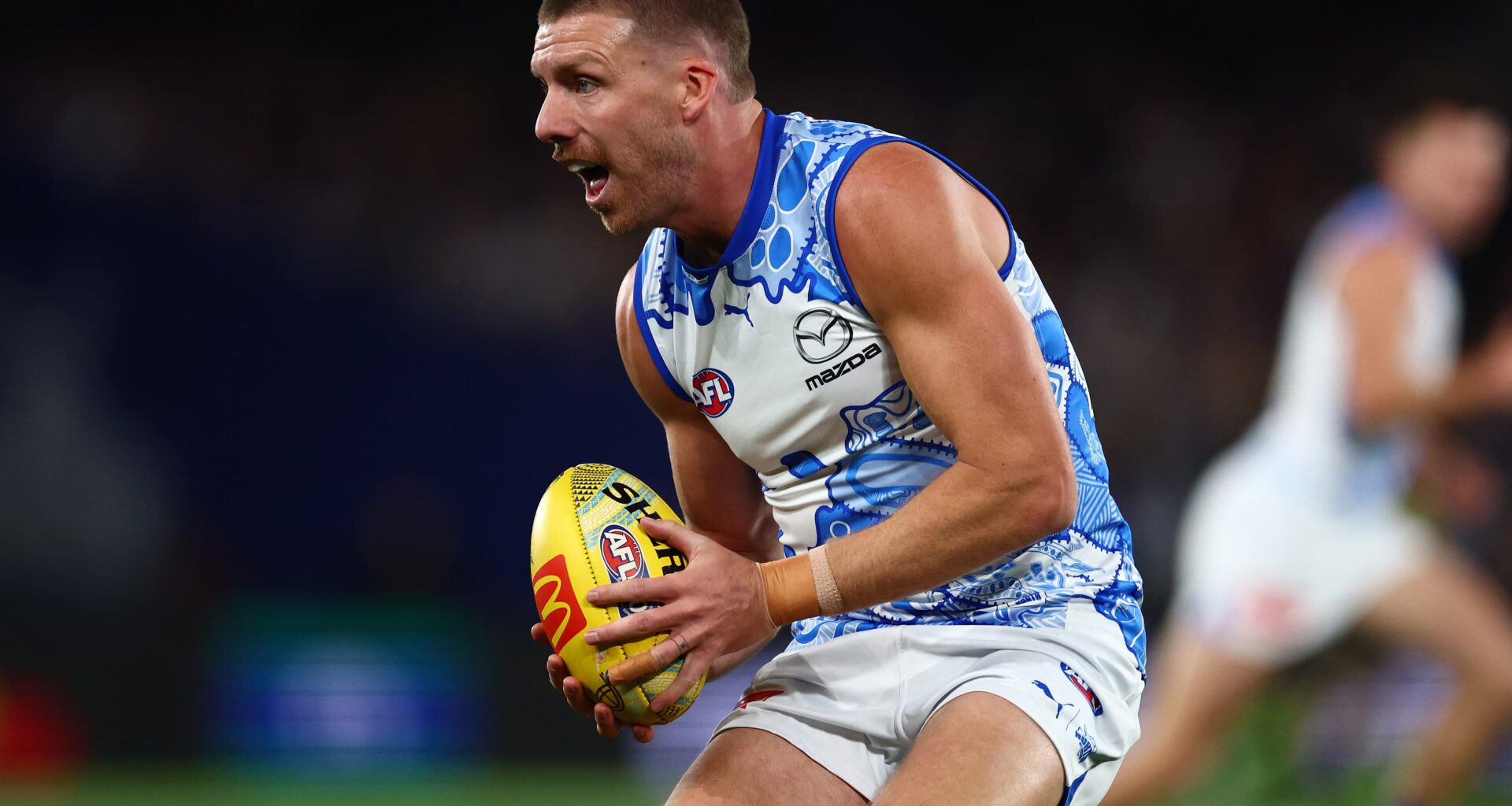 Calf strain delays Roos veteran's pre-season prep
