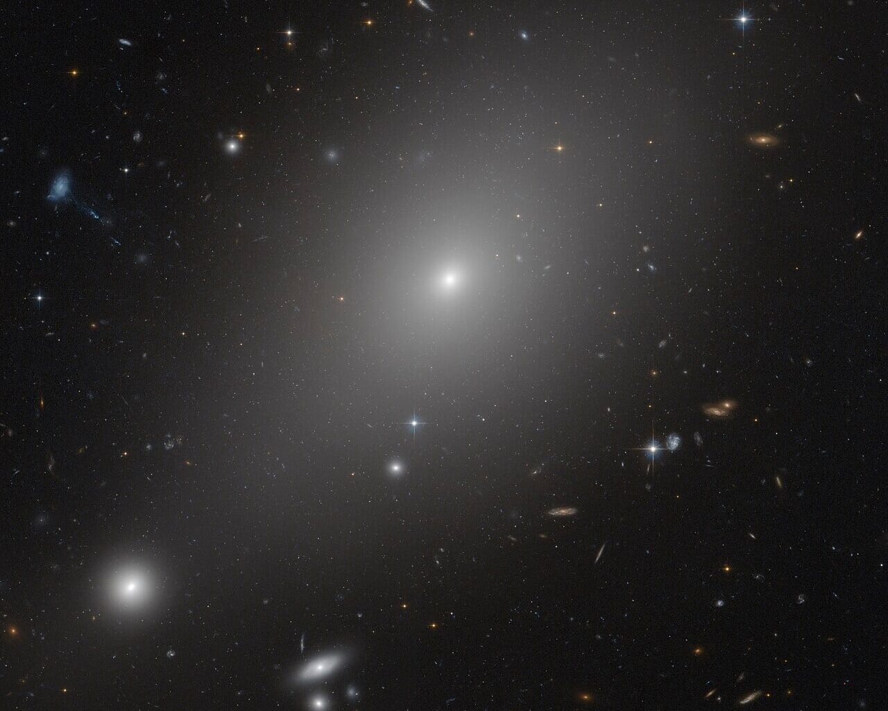 This image from the Advanced Camera for Surveys aboard the NASA/ESA Hubble Space Telescope highlights the ultramassive elliptical galaxy called ESO 306-17 in the southern sky (Credit : NASA/ESA/ESO)