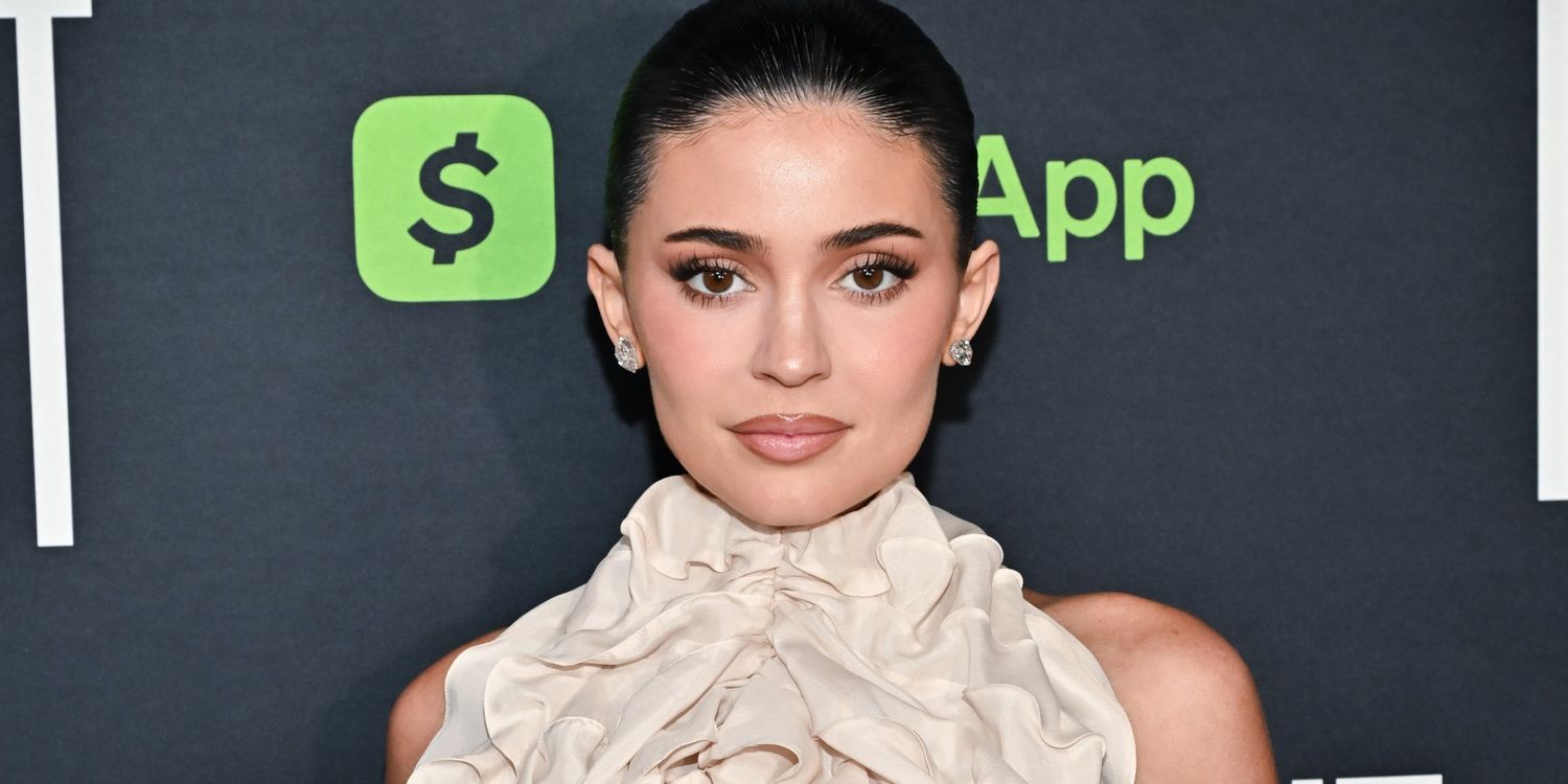 Kylie Jenner Bares Her Abs in Ultra Low-Rise Skirt at ‘The Moment’ Premiere