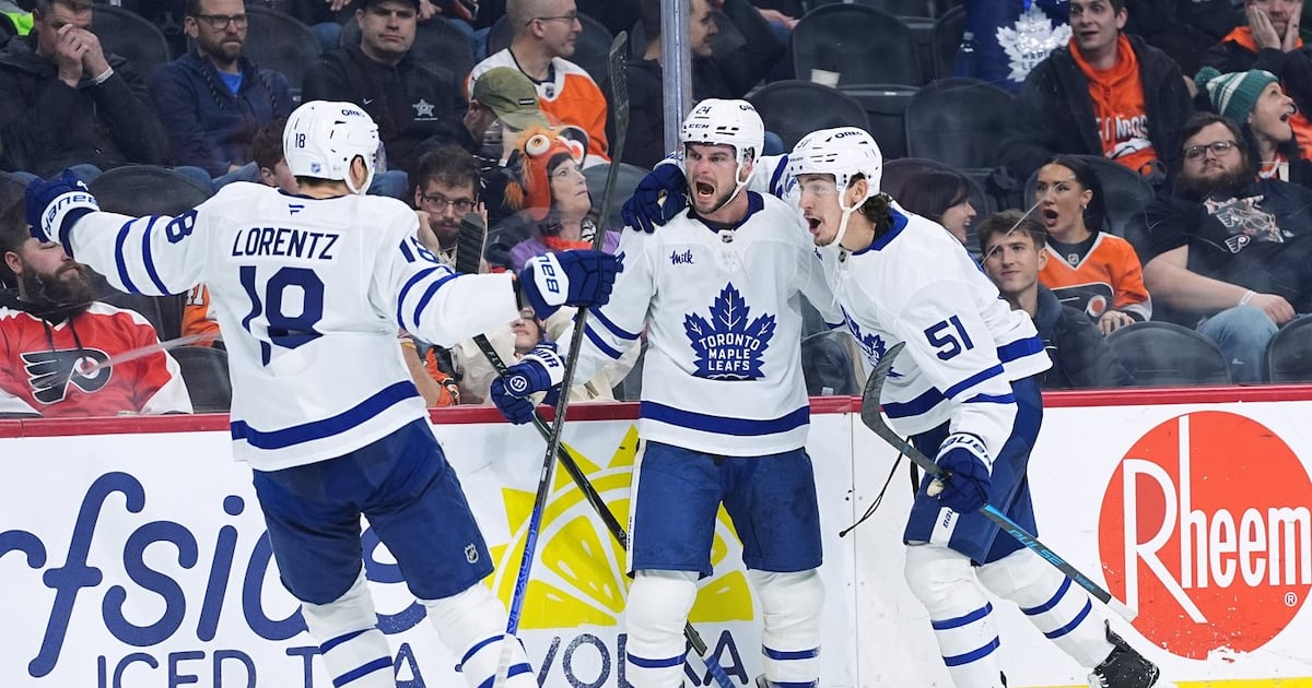 Toronto Maple Leafs top Philadelphia Flyers on Cowan's goal in OT
