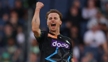 Stars secure finals berth as Curran's four skittles Strikers