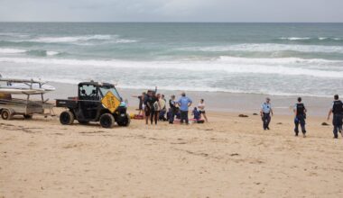 'I kept telling him to not look at his leg and we just kept paddling': Surfer revived after shark bite on Manly Beach