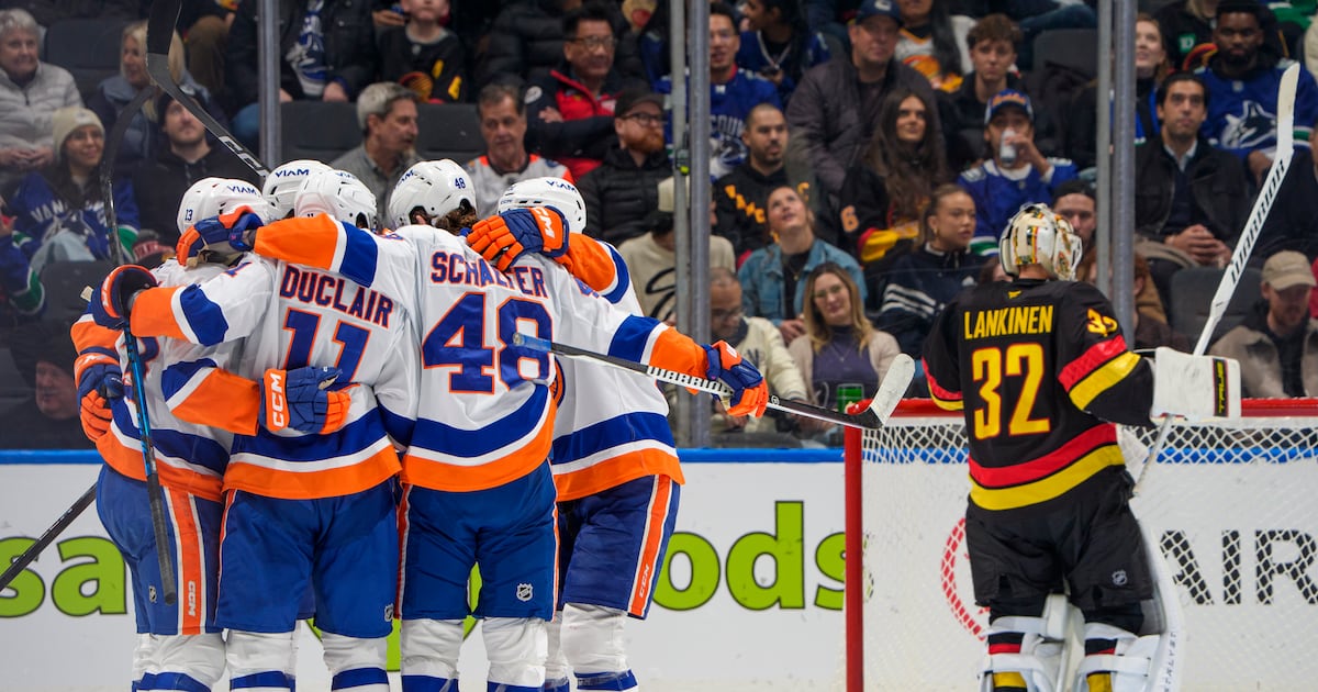 Vancouver Canucks coach calls out team for lingering 'defeated feeling'