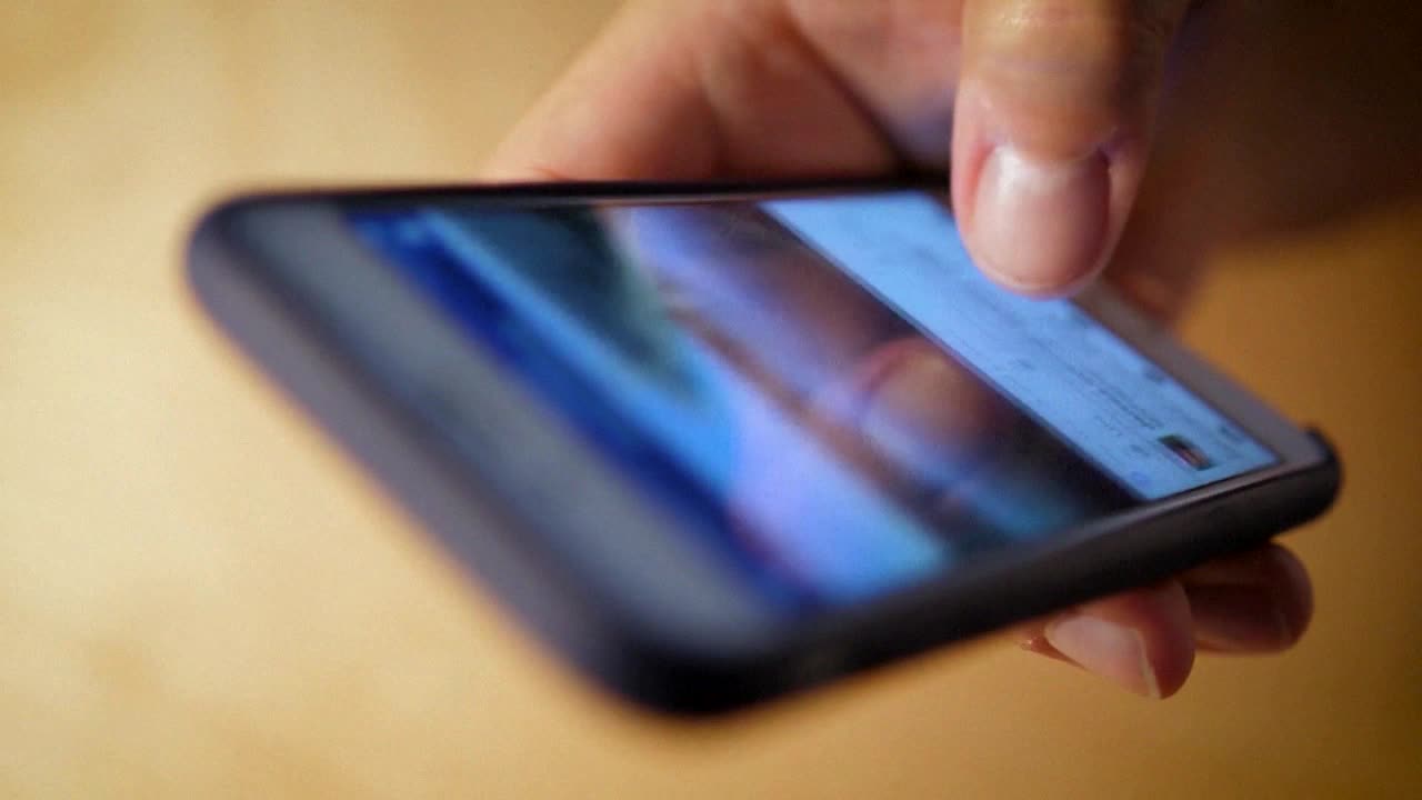 Struggling with social media stress? Here's what Minnesota experts suggest.