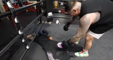 Former heavyweight champion Andy Ruiz knocks out 120-lb streamer | Video