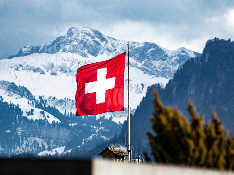 Swiss investor sentiment falls to start the new year