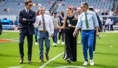 NFL playoff announcers: Meet the broadcasters for 2026 wild-card games on Fox, CBS, Amazon and ESPN image