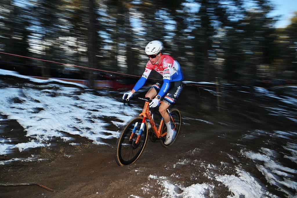 ZONHOVEN, BELGIUM - JANUARY 04: Tibor del Grosso of the Netherlands and Team Alpecin-Deceuninck competes during the 29th Zonhoven UCI Cyclo-Cross Worldcup 2026, Men&amp;apos;s Elite on January 04, 2026 in Zonhoven, Belgium. (Photo by Luc Claessen/Getty Images)