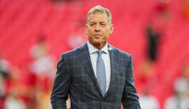 Troy Aikman addresses role with Dolphins