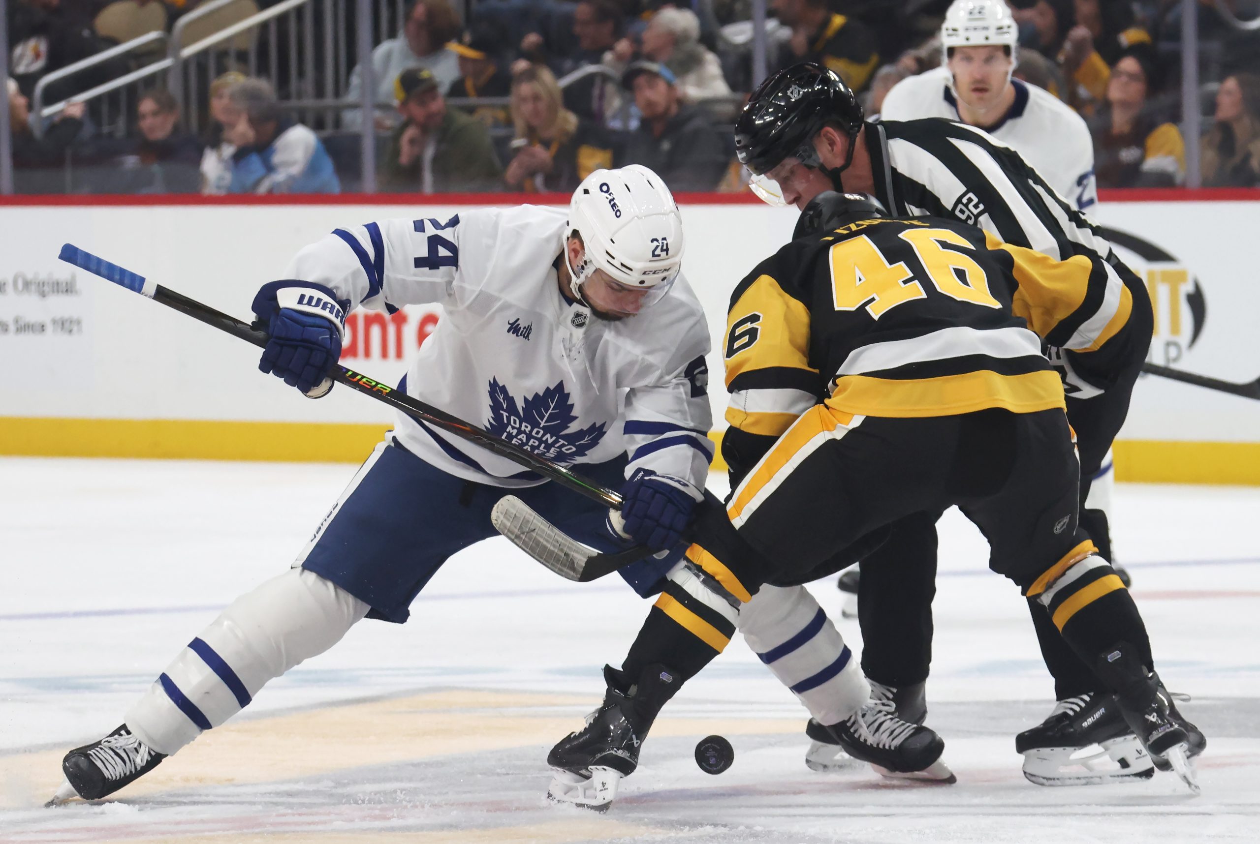 Scott Laughton takes a faceoff against the Bruins.