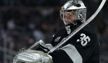 Kings’ Darcy Kuemper leaves game with upper-body injury
