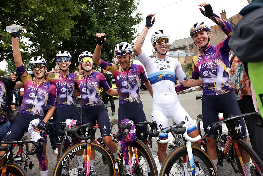FOURMIES, FRANCE - SEPTEMBER 14: Race winner, Lorena Wiebes of Netherlands, Barbara Guarischi of Italy, Femke Gerritse of Netherlands, Elena Cecchini of Italy, Femke Markus of Netherlands, Skylar Schneider of The United States and Team SD Worx-Protime react after the 6th La Choralis Fourmies Feminine - 2025 a 123.1km one day race from Fourmies to Fourmies on September 14, 2025 in Fourmies, France. (Photo by Rhode Van Elsen/Getty Images)