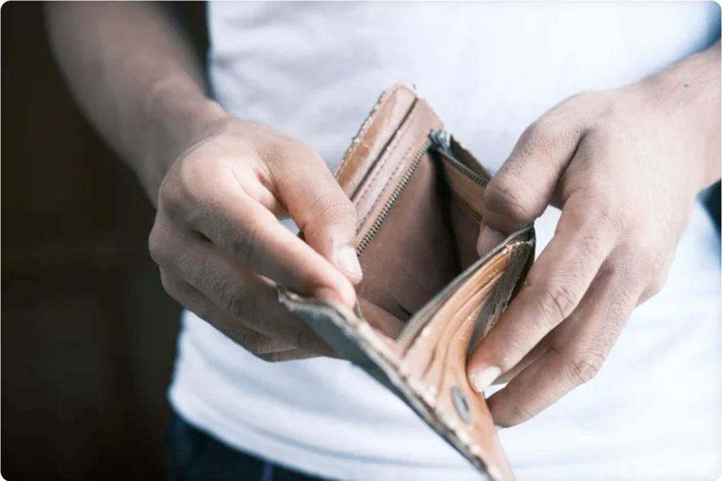 Four big mistakes to avoid when spending your Janu-worry salary - Top Story 1