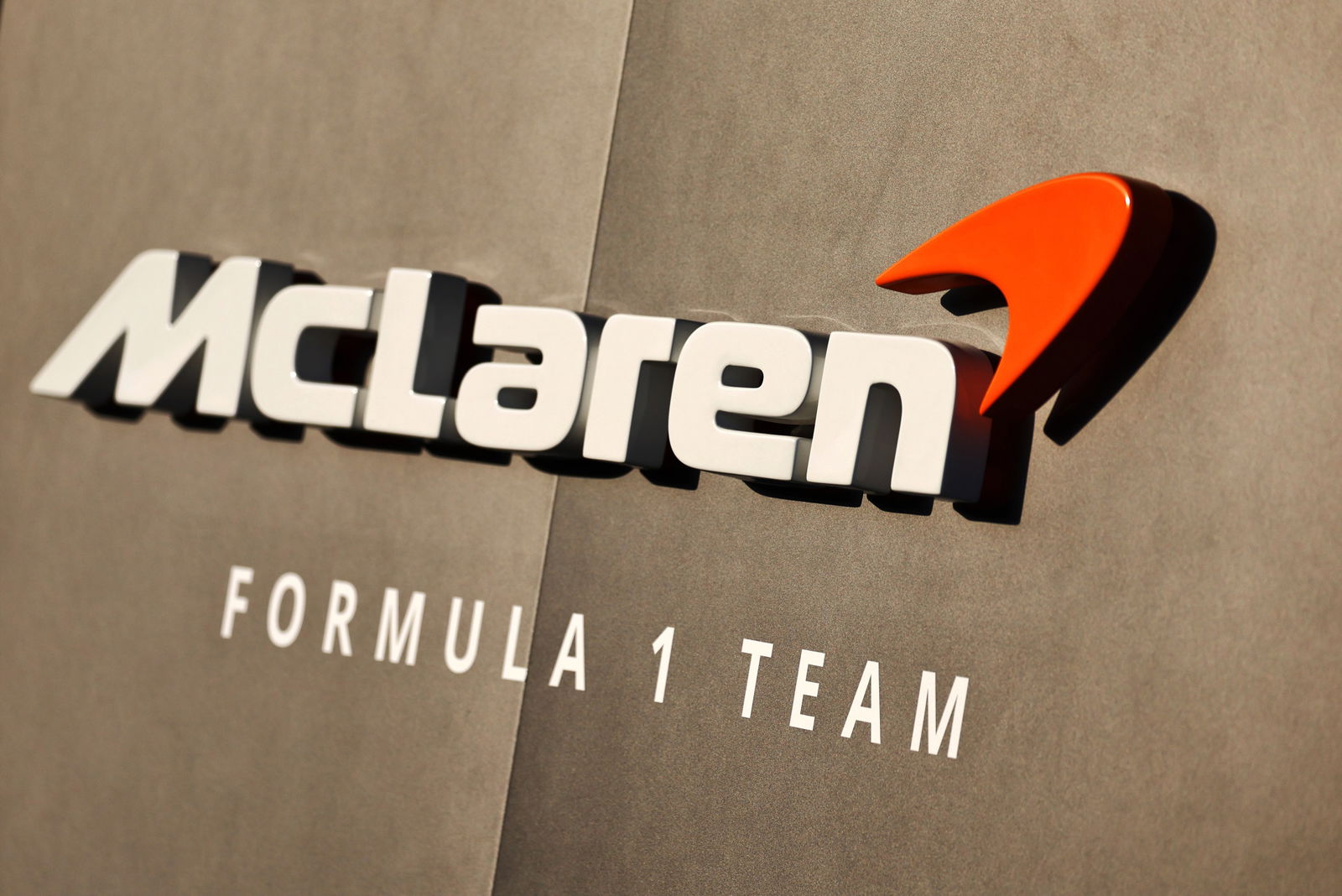 McLaren final team to confirm 2026 launch date