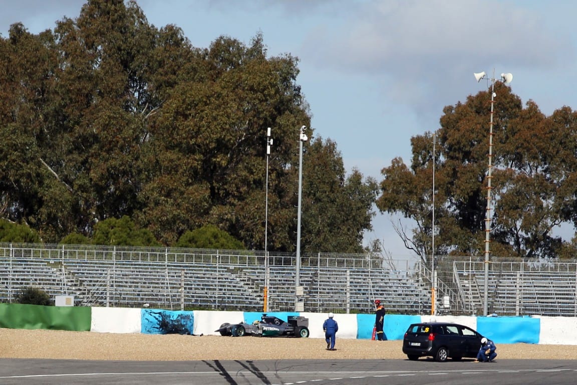 Jerez F1 testing, Lewis Hamilton crash
