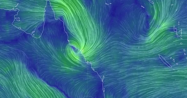 Residents brace as cyclone makes landfall in Queensland