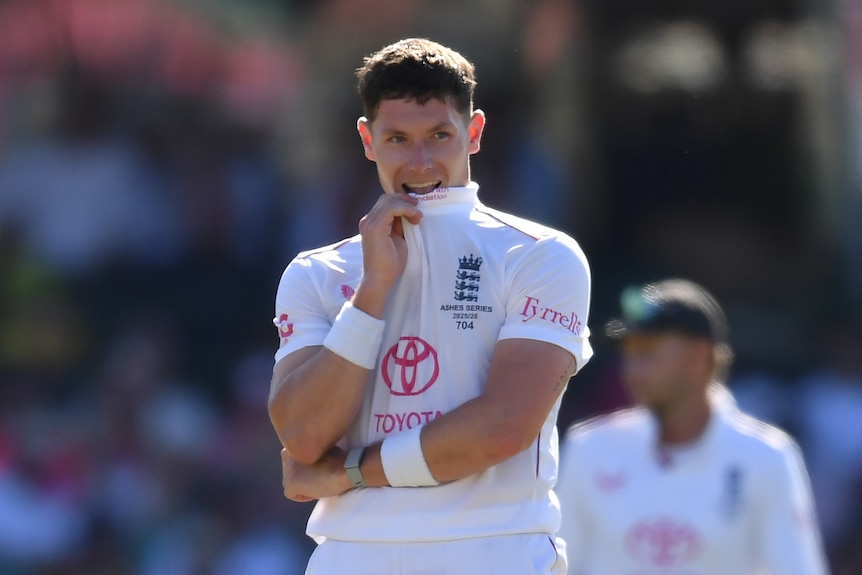 England bowler Matthew Potts puts his shirt collar in his mouth during a Test.