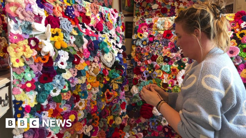 Crochet flower memorial for Stroud Boxing Day fire family