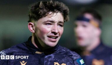 Dan Edwards in action for Ospreys