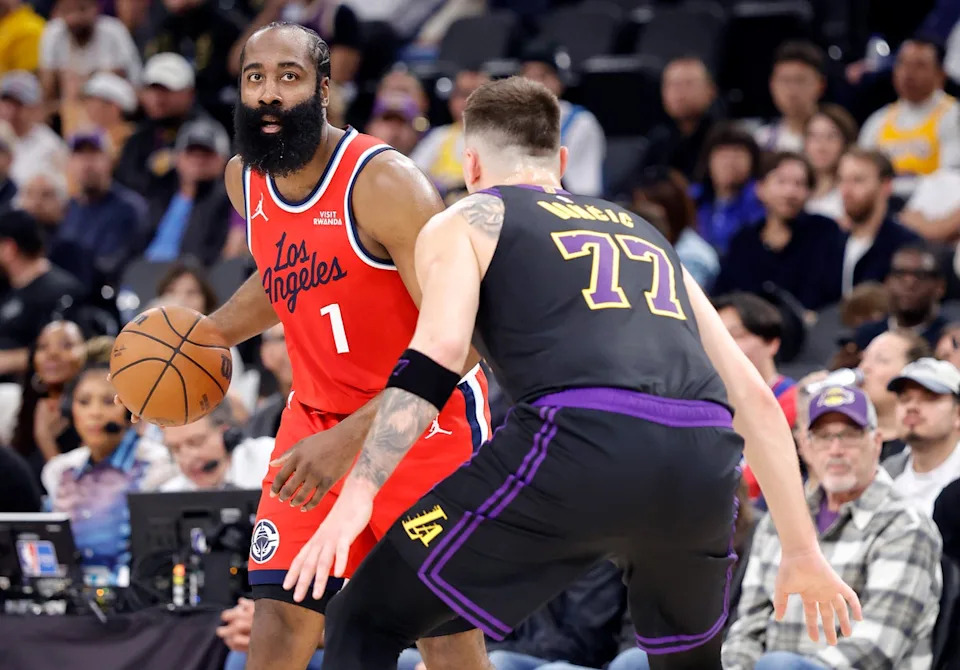 Los Angeles Clippers’ blogger, Robert Flom, tweeted that he would eat his post if the team achieved a 15-3 record at any point during the season (Getty Images)