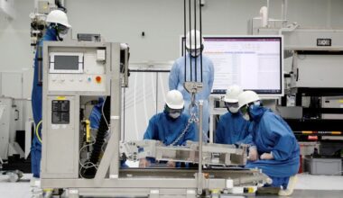 ASML lifts outlook on record AI chip orders but analysts query capacity